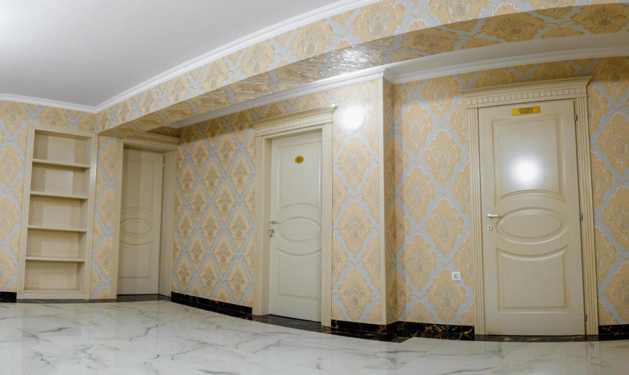 Готель Little Orient Браїла Екстер'єр фото